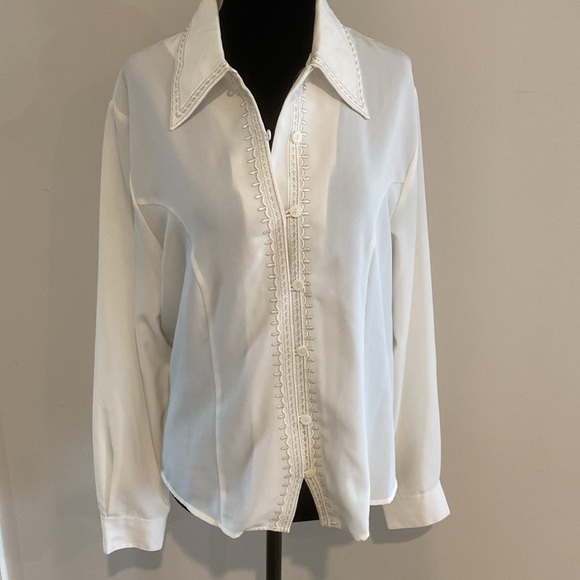 Vintage petite golden thread embroidery design long sleeve blouse - Picture 2 of 13